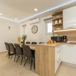 San Antonio - Heated Pool Villa Vrpolje