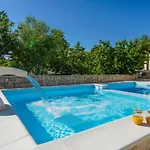 San Antonio - Heated Pool *