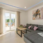 San Antonio - Heated Pool Villa Vrpolje