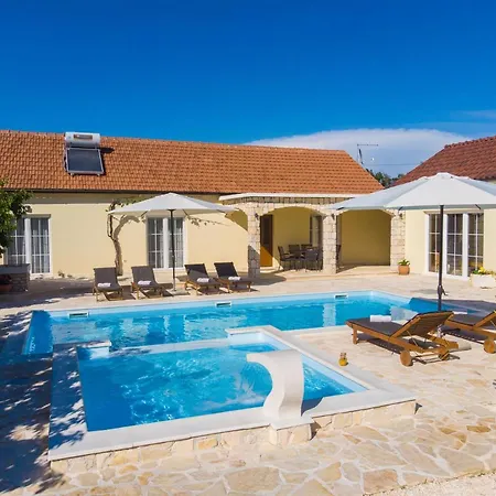 San Antonio - Heated Pool *