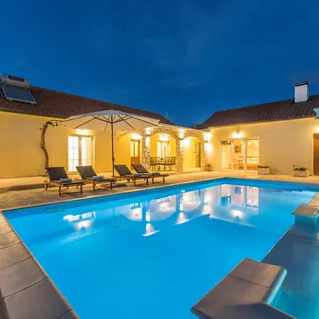 San Antonio - Heated Pool *