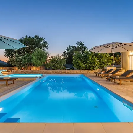 San Antonio - Heated Pool Villa