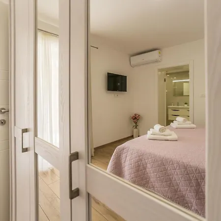 San Antonio - Heated Pool Villa Vrpolje