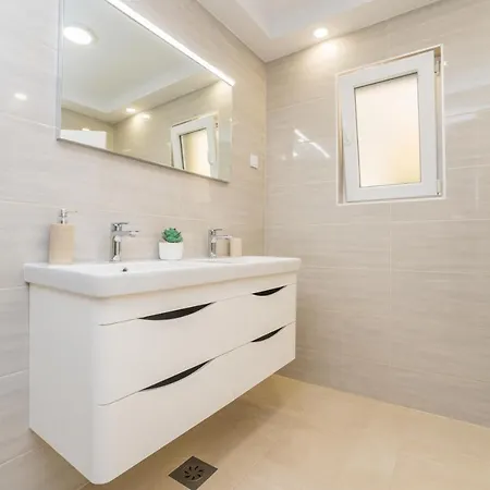 San Antonio - Heated Pool Vrpolje