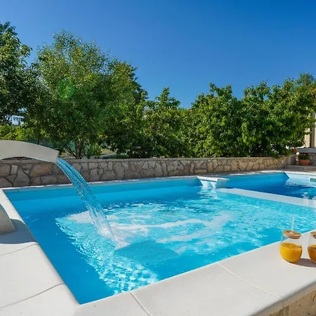 San Antonio - Heated Pool *