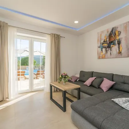 San Antonio - Heated Pool Villa Vrpolje