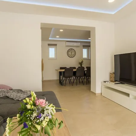 San Antonio - Heated Pool Villa