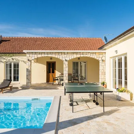 San Antonio - Heated Pool Villa Vrpolje