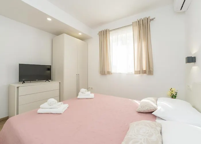 San Antonio - Heated Pool * Vrpolje