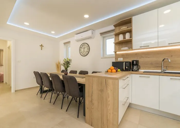 San Antonio - Heated Pool וילה Vrpolje