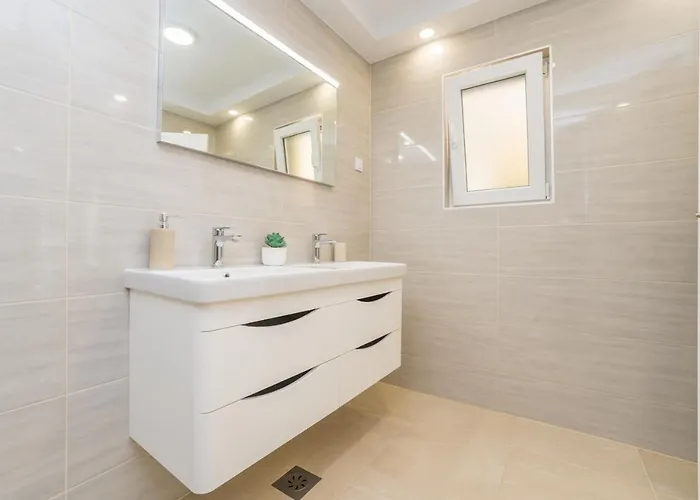 San Antonio - Heated Pool Vrpolje