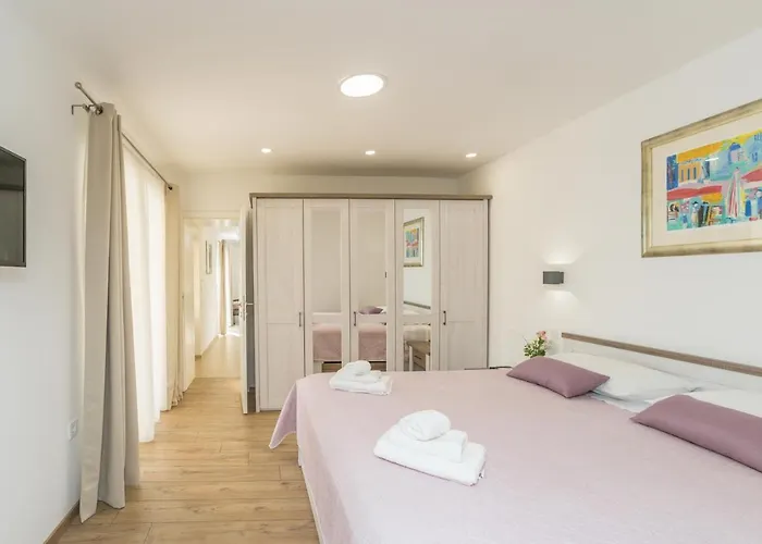 San Antonio - Heated Pool Villa *