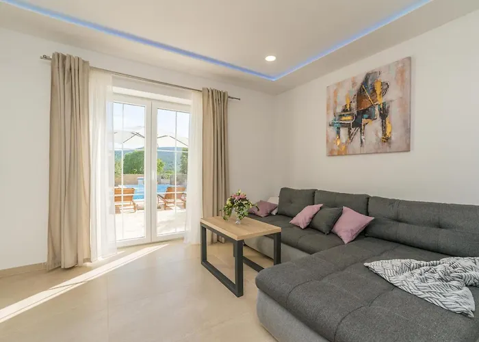 San Antonio - Heated Pool Villa Vrpolje