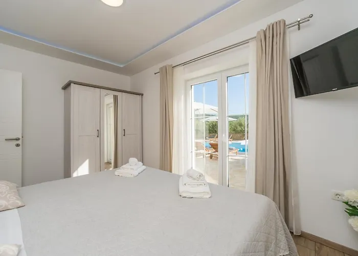 San Antonio - Heated Pool *