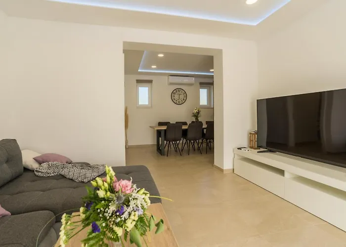 San Antonio - Heated Pool Villa